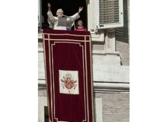 Cristiani vittime di violenze
La preghiera del Papa